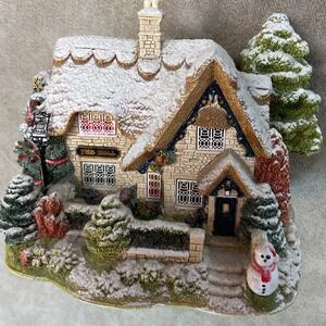 Lilliput Lane Christmas Lights at The Bell Inn L2485 British Collection 2001